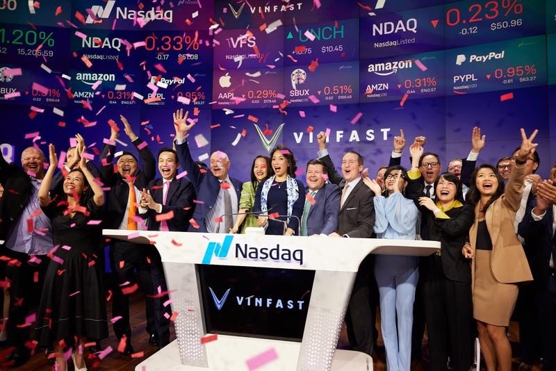Thời khắc cổ phiếu Vinfast niêm yết thành công trên sàn Nasdaq