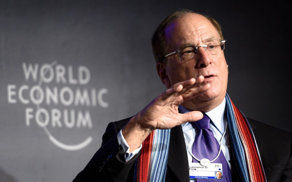 Ông Larry Fink là nhà sáng lập và hiện đang nắm giữ vị trí Giám đốc điều hành (CEO) của BlackRock